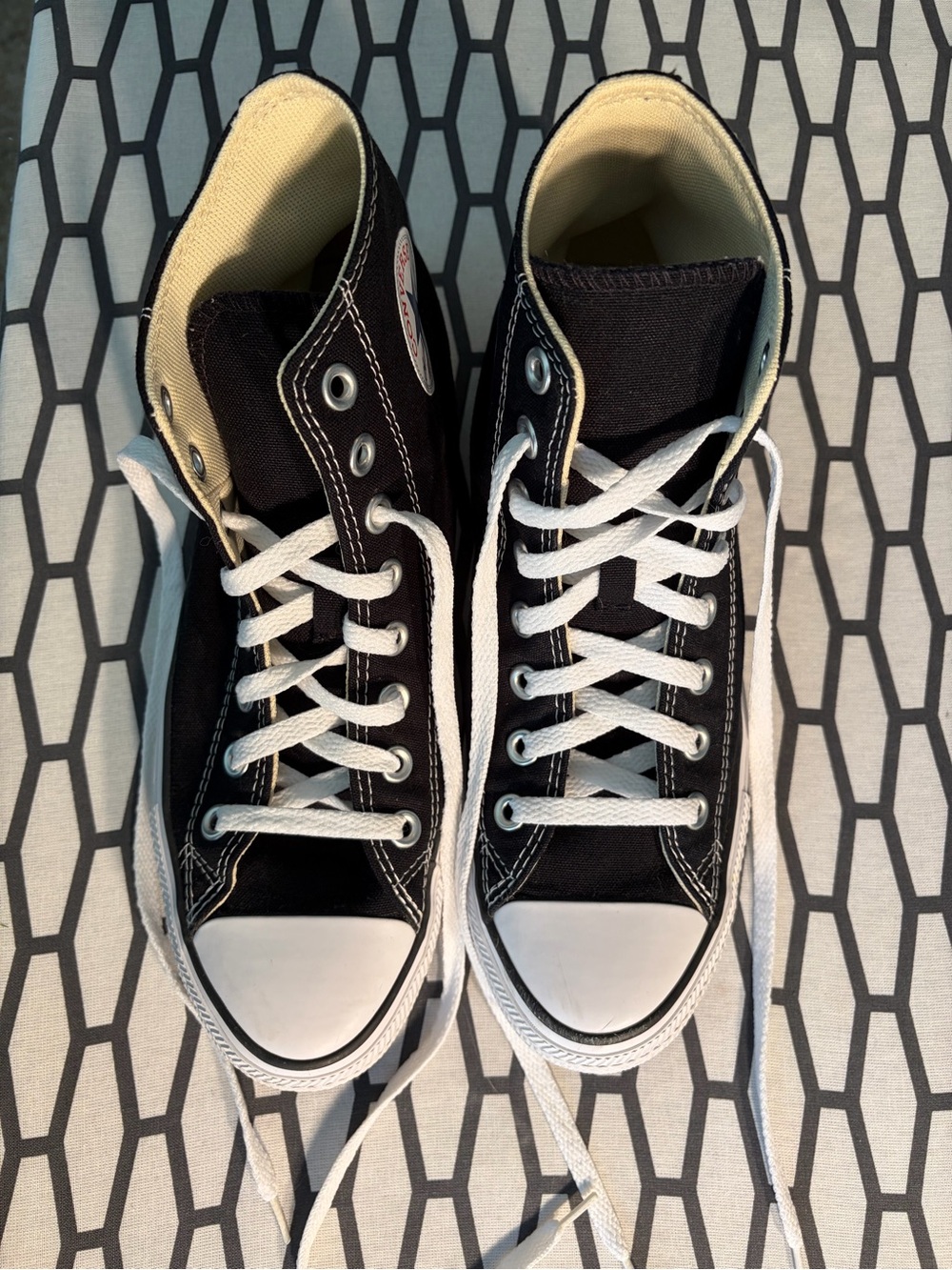 Converse Women’s | Men’s Black and White High size 7.5 (men’s) 9.5 (women’s)